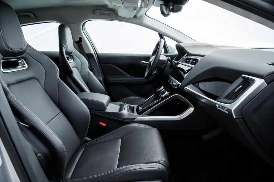 Интерьер Jaguar I-Pace EV400 AWD S 2018 года  (WW) (фото 40 из 40)